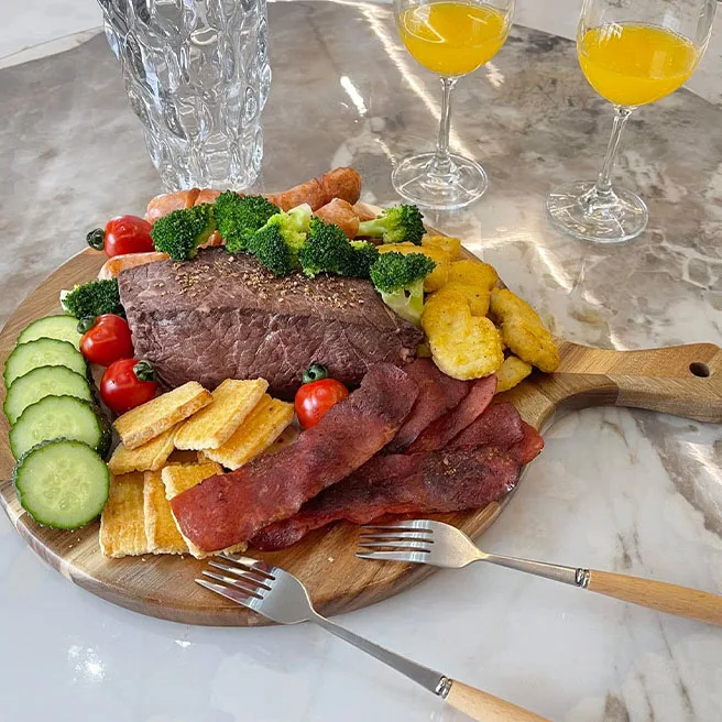 Customized Circular Wooden Bread Board Lovesickness Wood Cutting Board with Solid Wood Handle Wholesale Vegetable Cutting Board