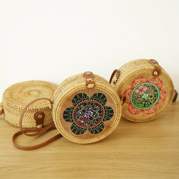 2021 Wholesale New Designs Fashion Women Summer Cheap Vietnam Rattan Bag Bamboo Shoulder Rattan Beach Bag Classic Round