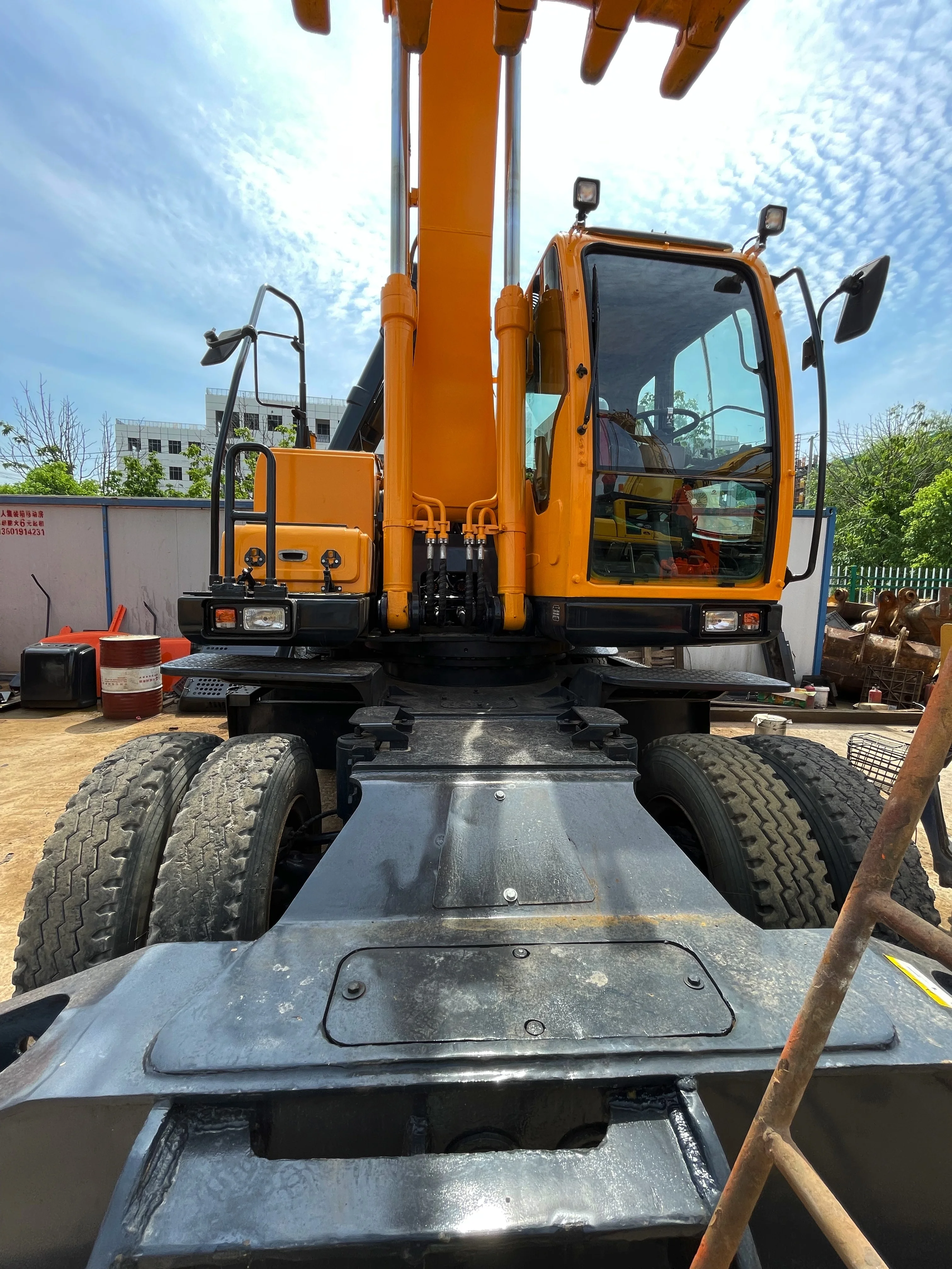 Low Price Used Construction Machinery  Hyundai  Crawler Excavator R210w 21Ton 124 kw  For Sale