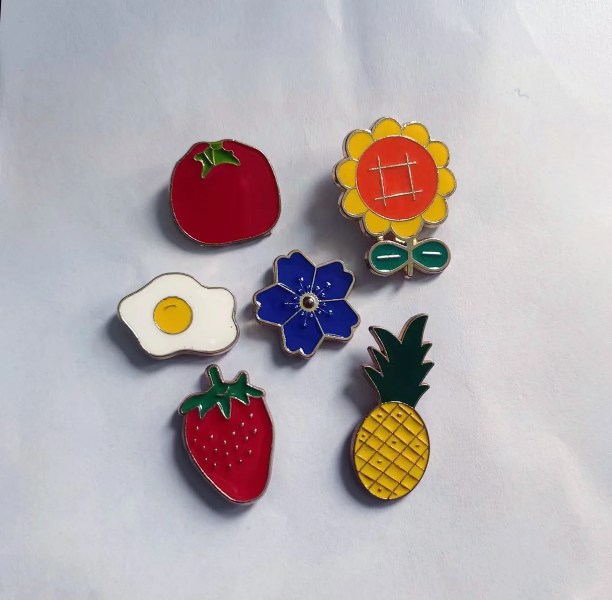 Button Pins Aesthetic custom Funny Cartoon brooch Cute Enamel Pins Bulk Enamel Pin for Backpacks Bag Hat clothes