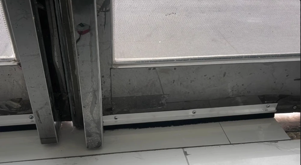 Customized Size H -Type F- Type Wind-proof Dust-proof Bottom Door Sealing Brush Black Nylon Door Brush