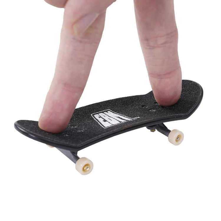 Professional Toy 32mm Plastic Finger Skateboard with Custom Logo