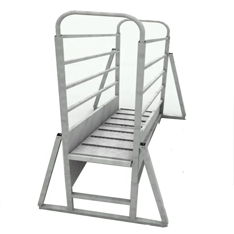 Mobile cattle loading ramp for trailer