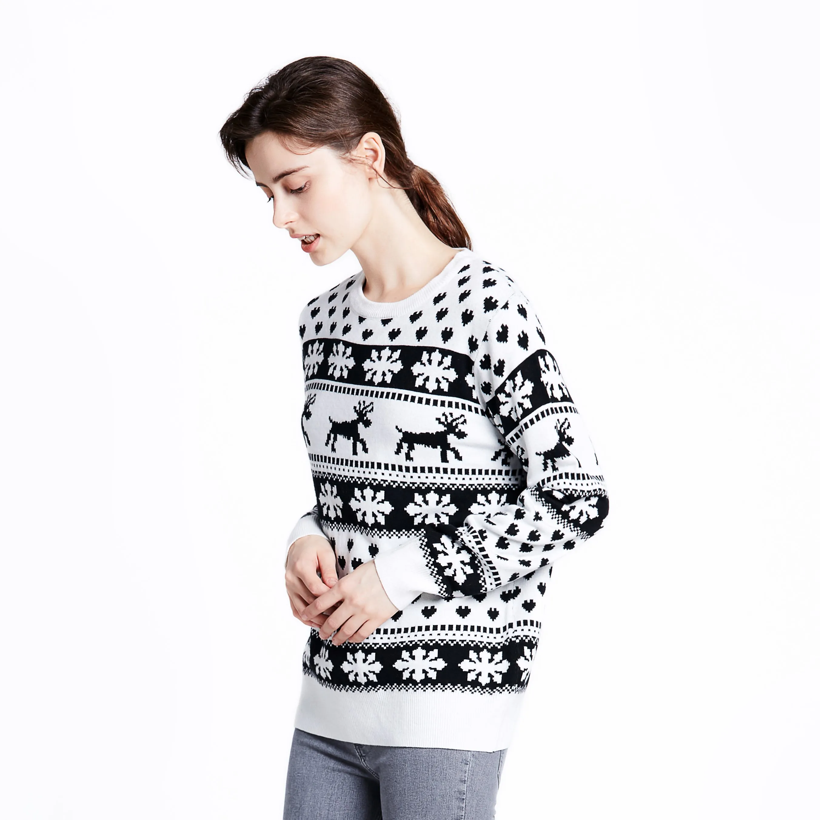 2020 New Design cheaper Autumn Winter Christmas ladies acrylic custom logo Knitted Sweater Woman Sweater