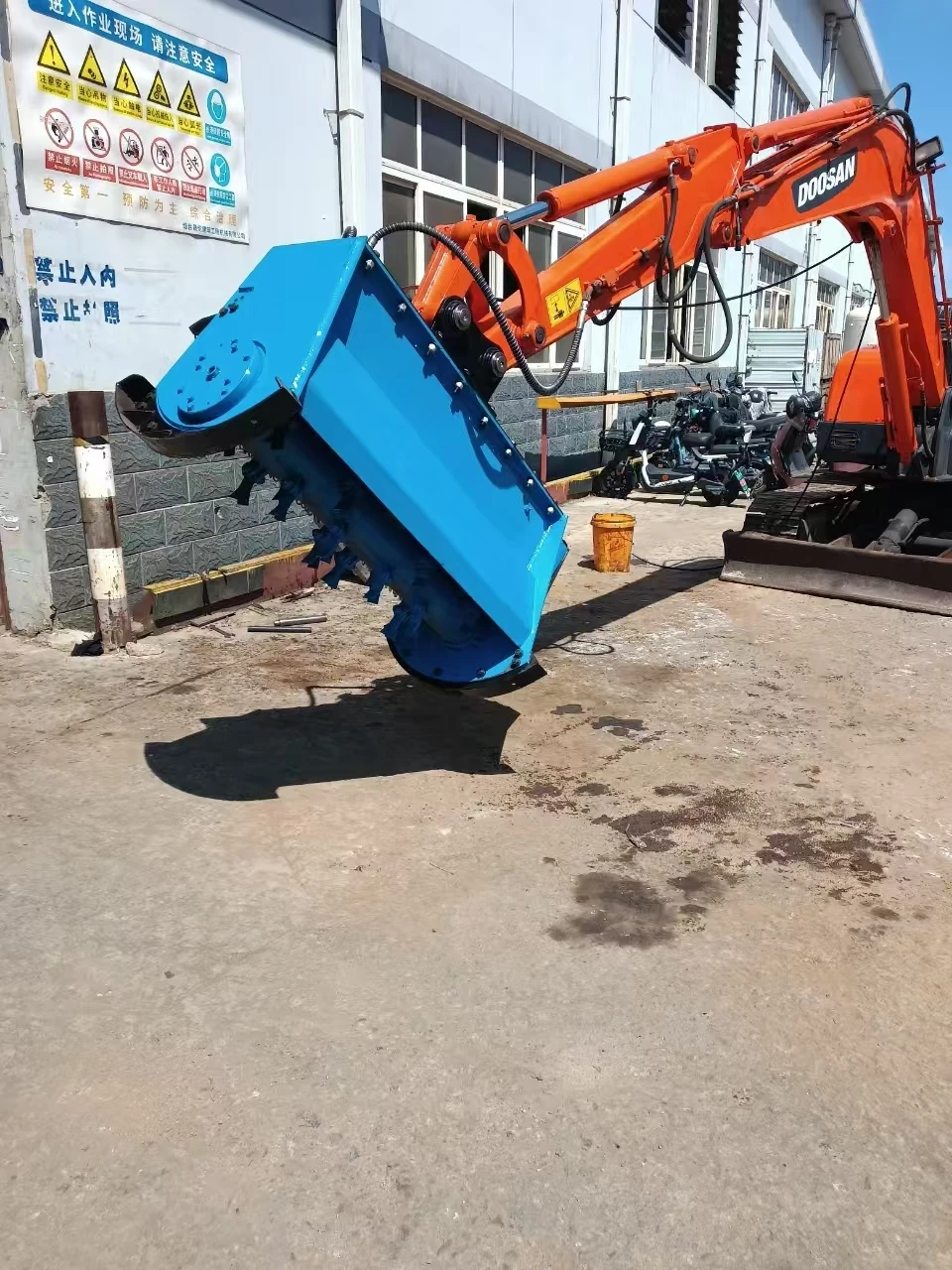 Motor-Powered Lawn Mower with Core Components