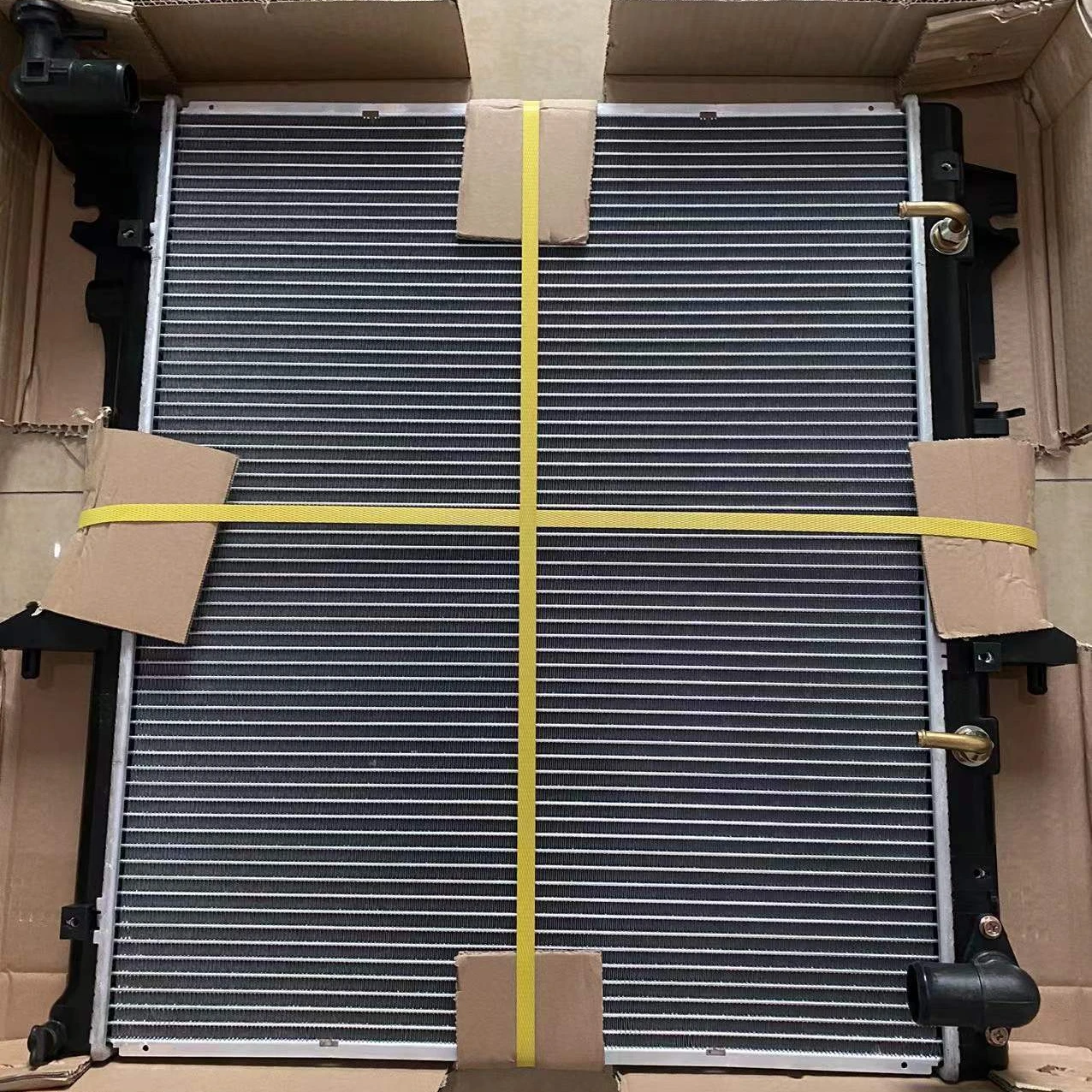 Wholesale auto parts radiator for 4D56T 1350A315