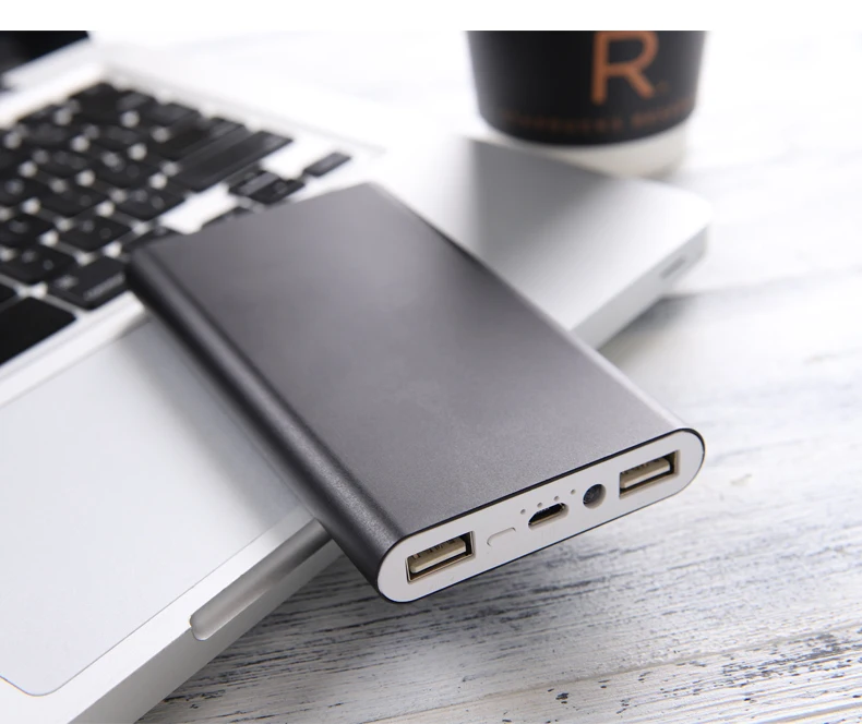 Metal Thin Power Bank 10000mAh Mobile Phone Chargers Lithium Batteries Can be Customized Portable 5000mAh Power Bank Supplies