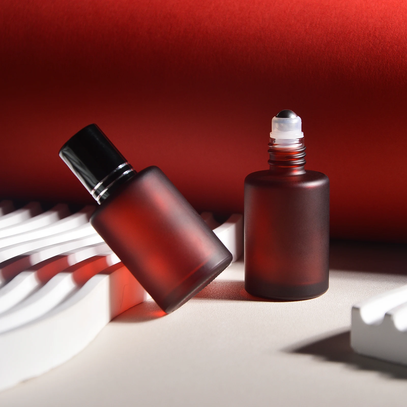 Wine Red Roll On Glass Bottle Cosmetic Essential Oil Container 15ml Roll On Glass Bottle Steel Roller Ball Protect For Eye Cream