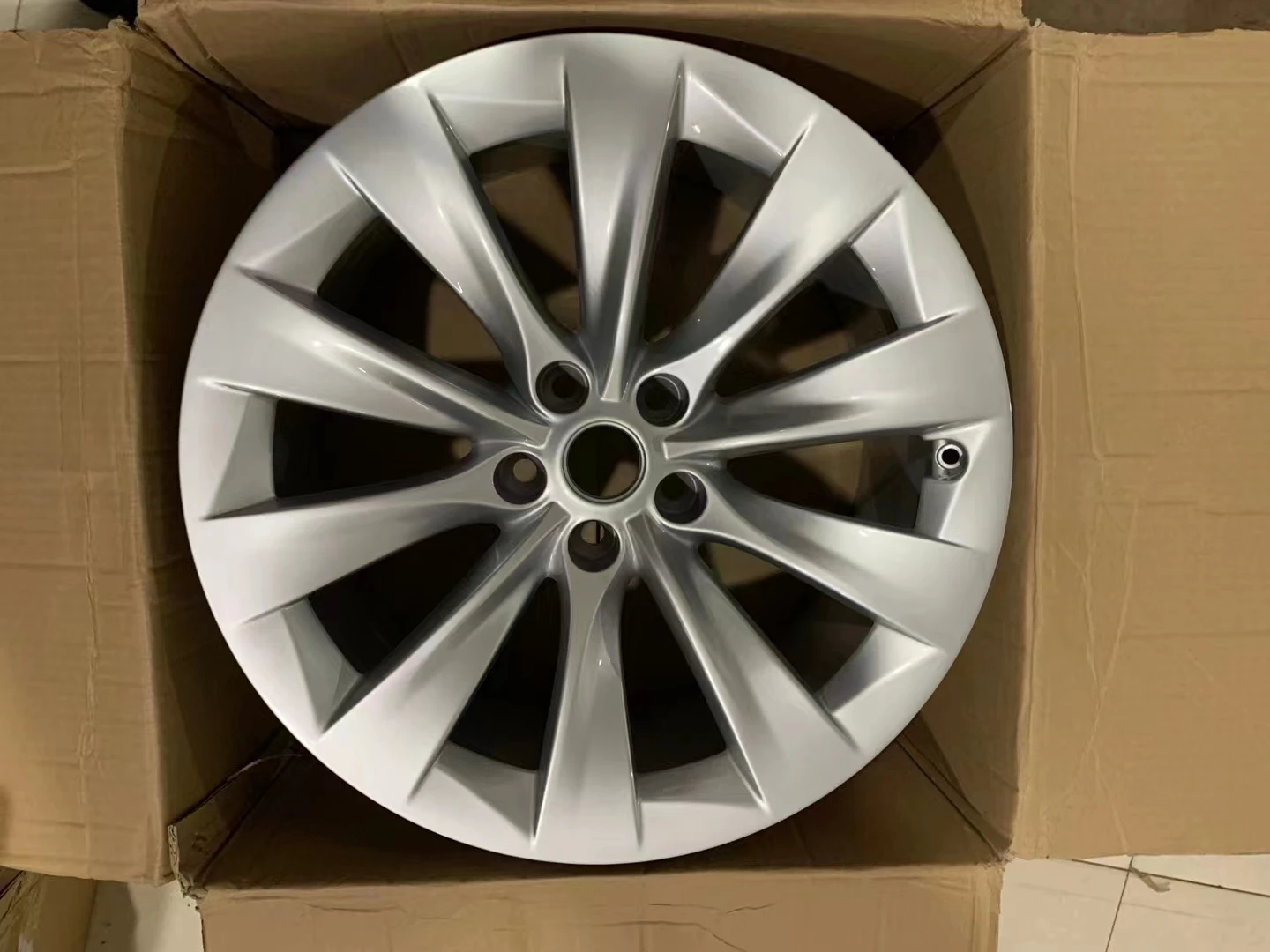 Прямые продажи с фабрики 2021 Tesla модель 19 дюймов диски подходит для Тесла 3 Аксессуары 1044264 концентратор