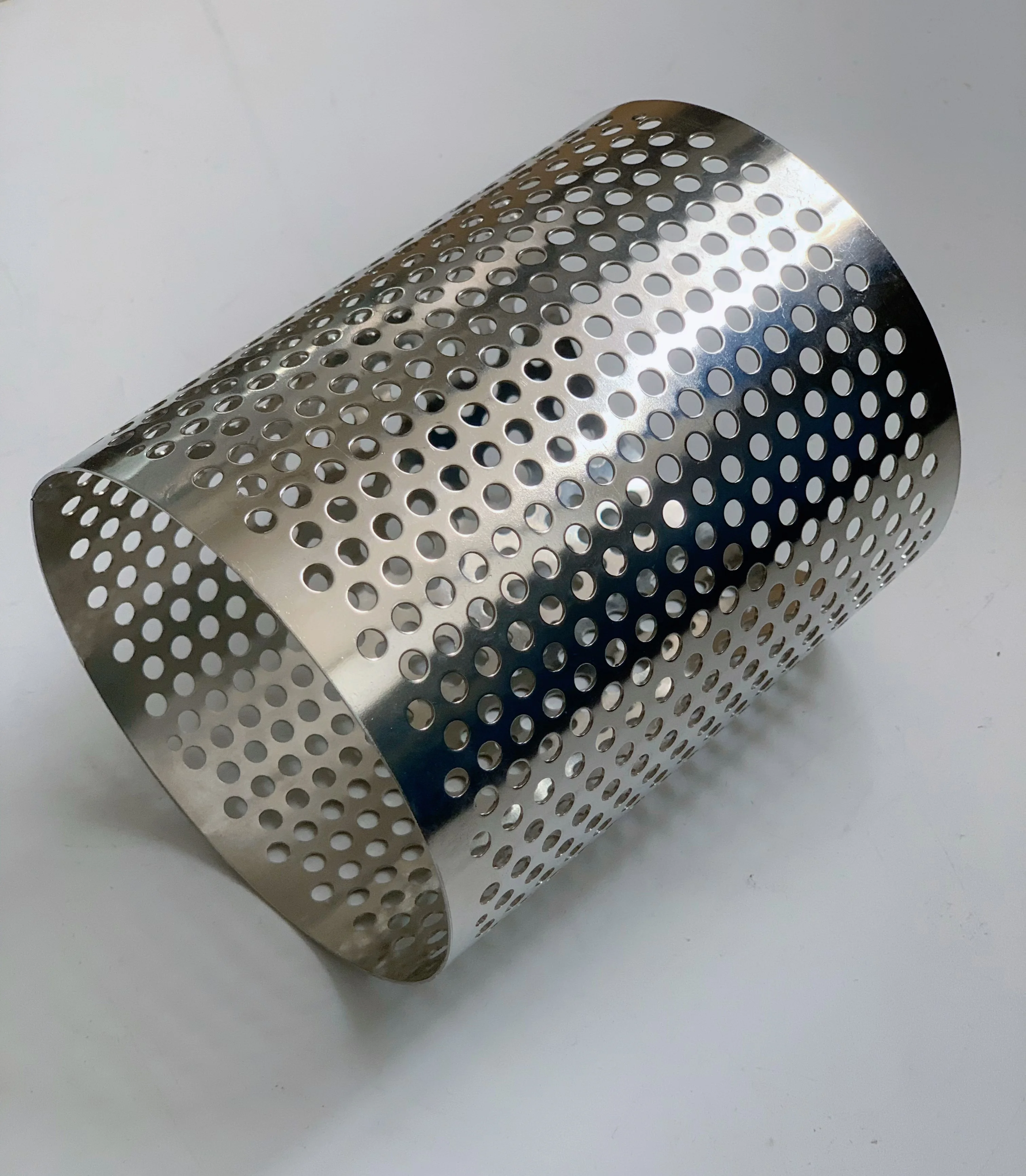 Factory customized ss 304 316L perforated metal mesh filter tubes /Cylinder/pipe