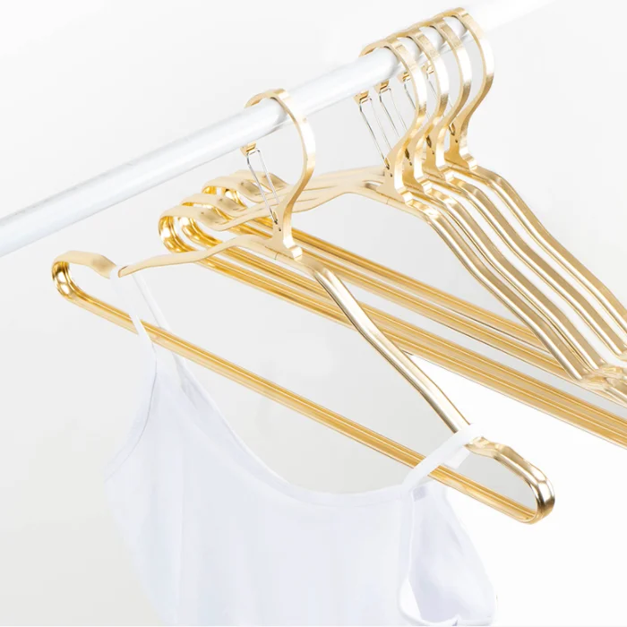 Wholesale Balcony Windproof dress metal hook gold hanger custom clothe hanger rack for store
