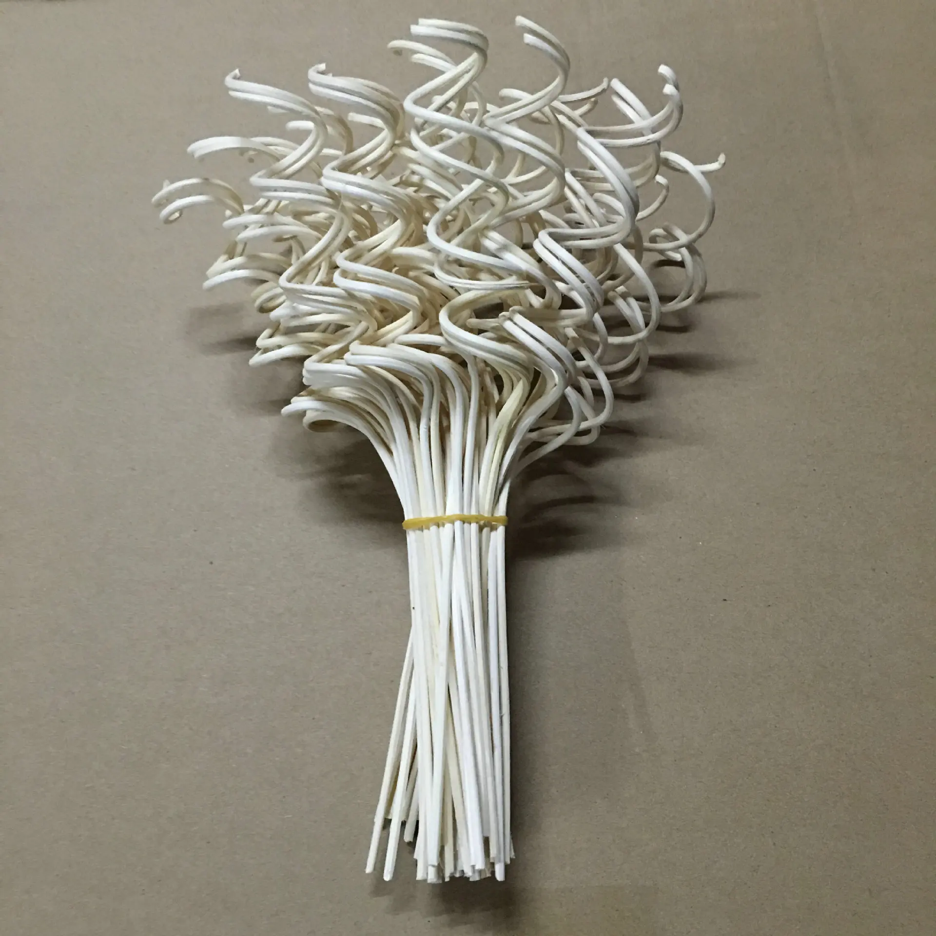 Аромадиффузор в форме палочки из натурального ротанга