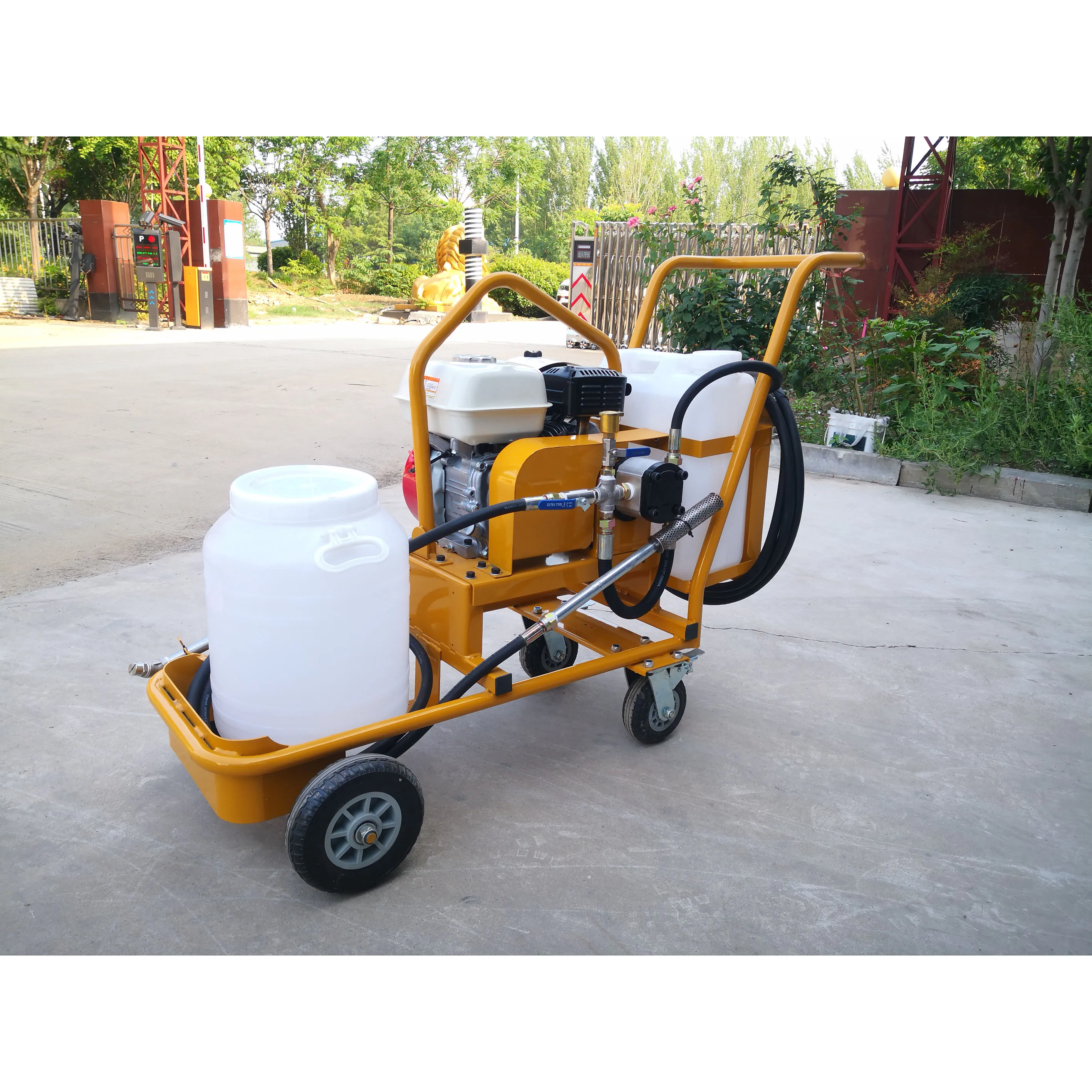 Free Delivery of Small Asphalt Spreader 18H Power Emulsified Asphalt Spraying Equipment