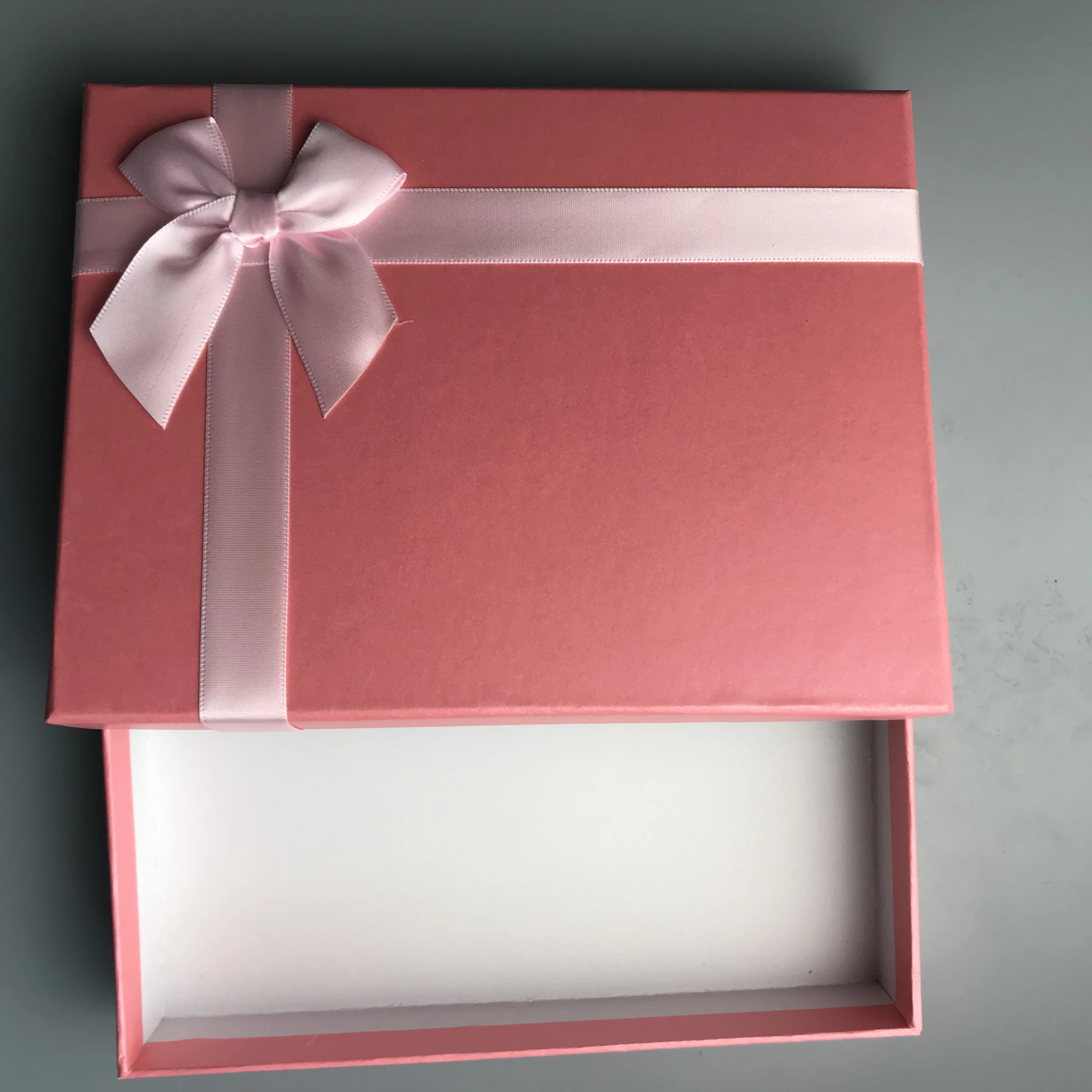 Индивидуальная Жесткая крышка и основание, высококачественные прочные подарочные картонные упаковочные коробки