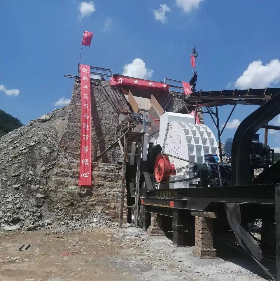 Hot Sale Gold Ore Mining Stone Rock Mobile Hammer Mill Crusher Machine Price