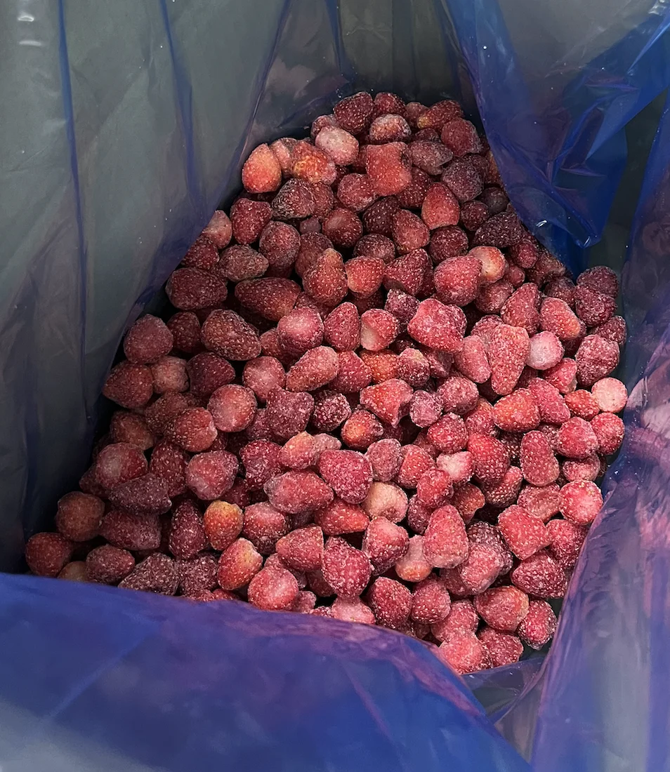 Factory Direct Sale Organic Pure Natural Fresh Sweetness  Frozen Dry Fruits Frozen Strawberries