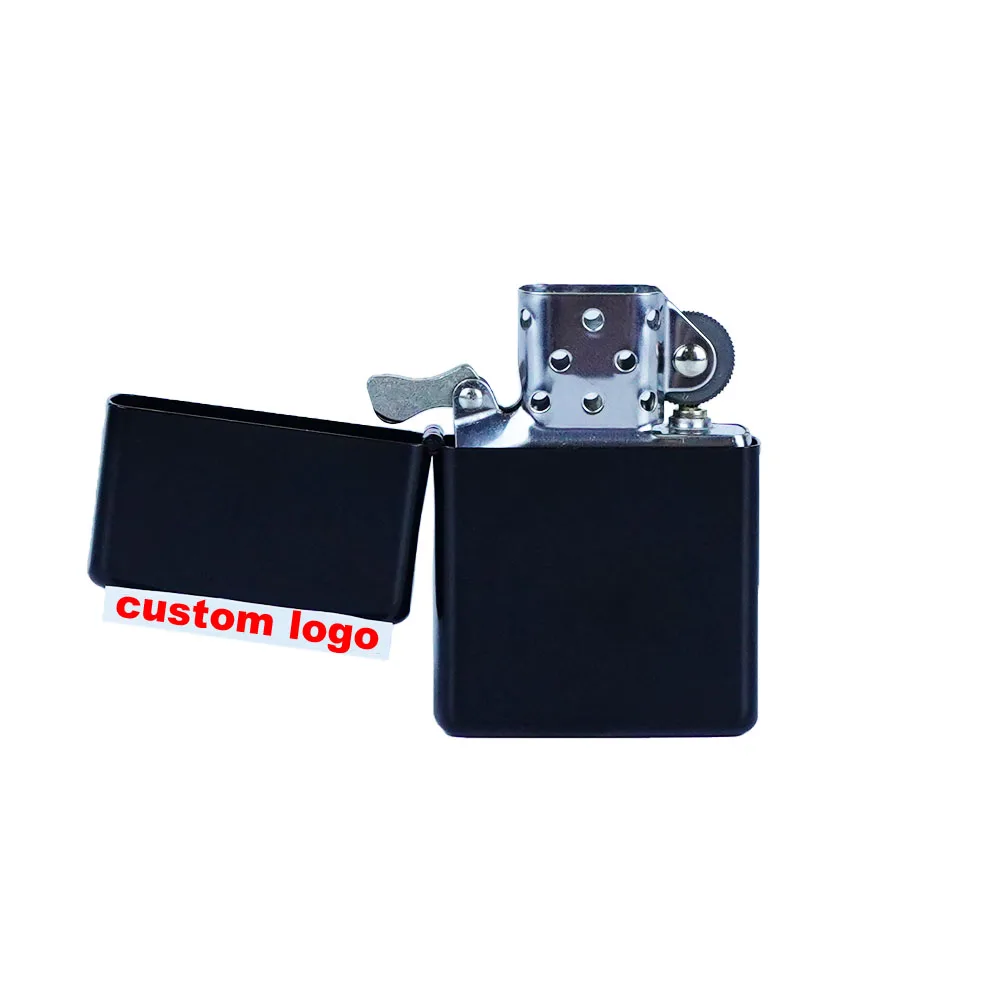 Yiwu Qianxun 2023 фабричная шелковая курительная оптовая продажа лидер продаж дешевая черная металлическая зажигалка с кремнем и бензиновым маслом многоразовая чехлом
