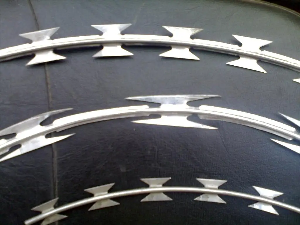 2022 Stainless Steel Galvanized Steel Razor Barbed Wire for Construction Sites