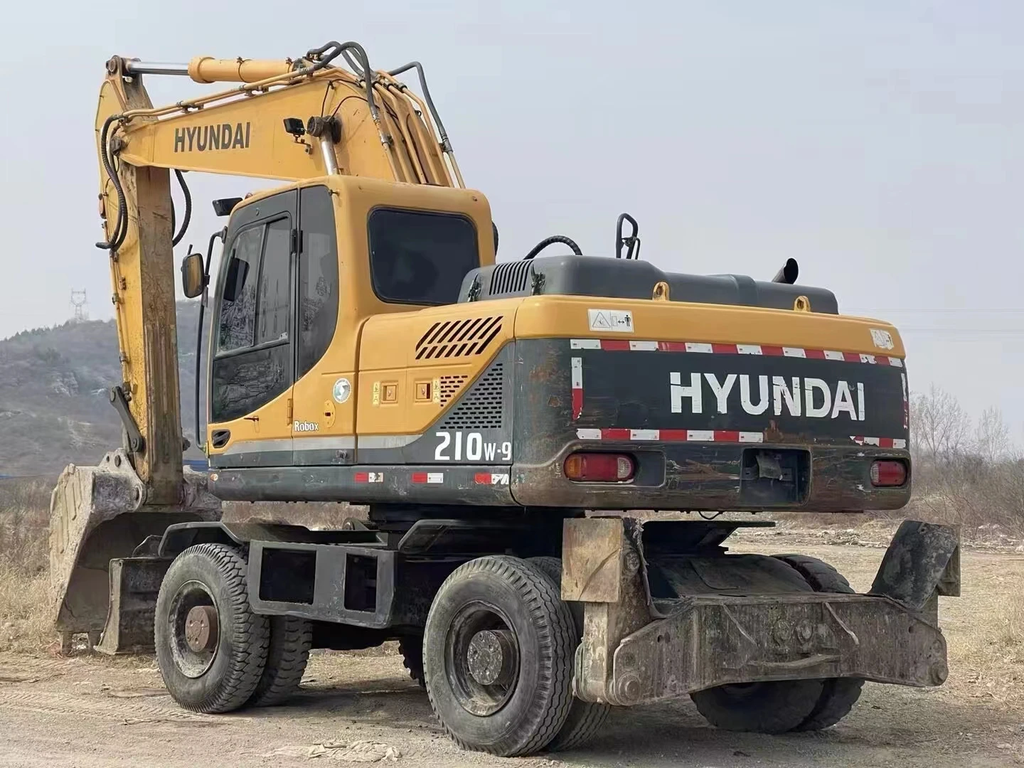 Колесный экскаватор Hyundai 210W-9 хорошего качества 21-тонный использованный 210 hyundai для дешевой продажи