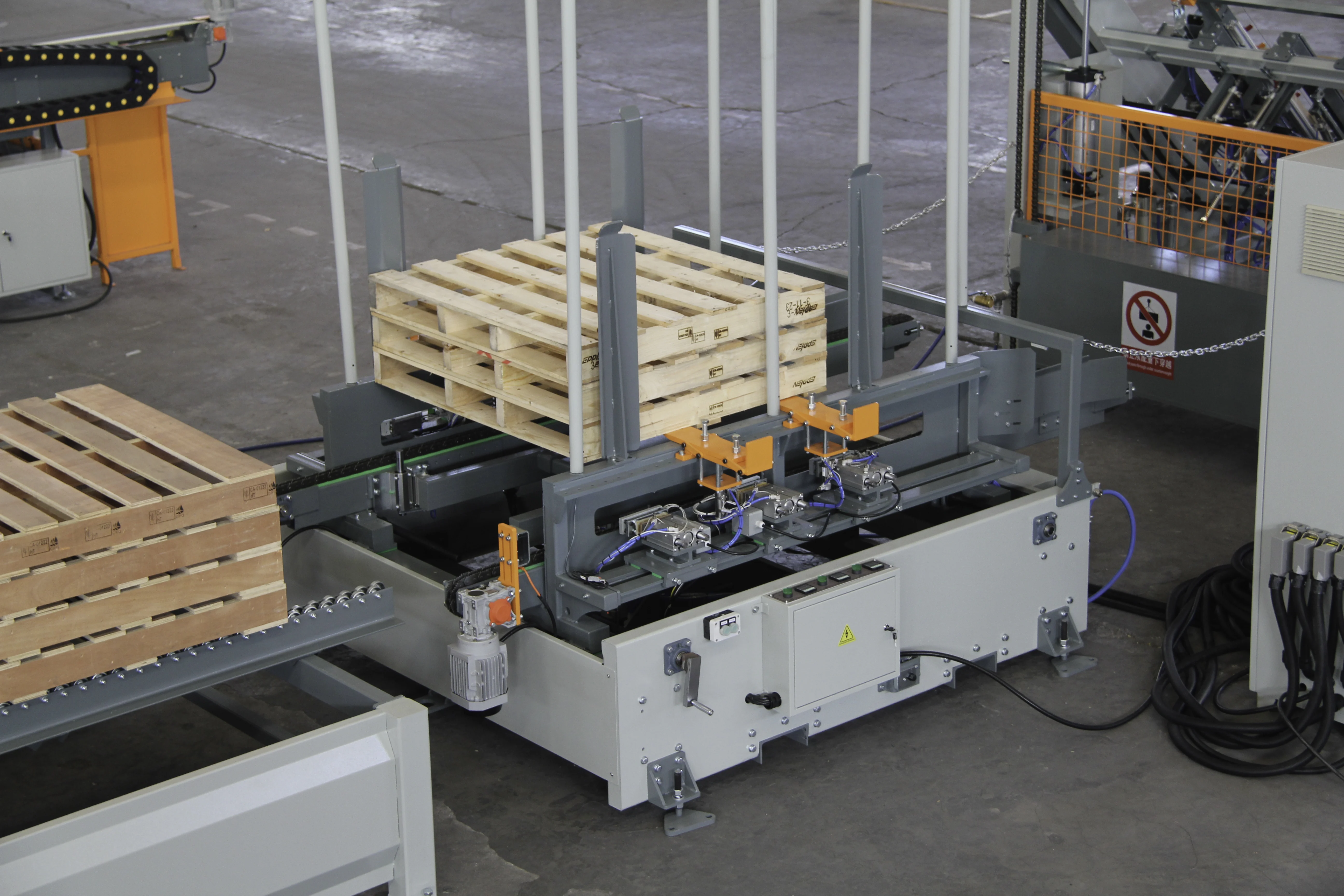 Saifan SF9025 Woodworking Automatic Stringer Wood Pallet Nailing Machine