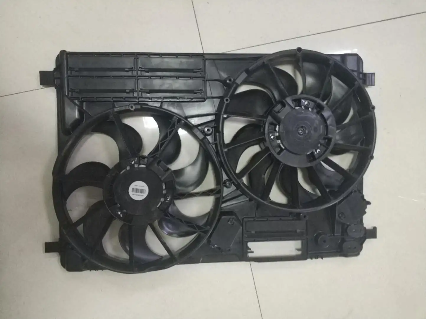 OEM EJ73-8C607-AF EJ73-8C607-AE Auto Radiator Cooling Fan for Ford Kuga 2014-2019