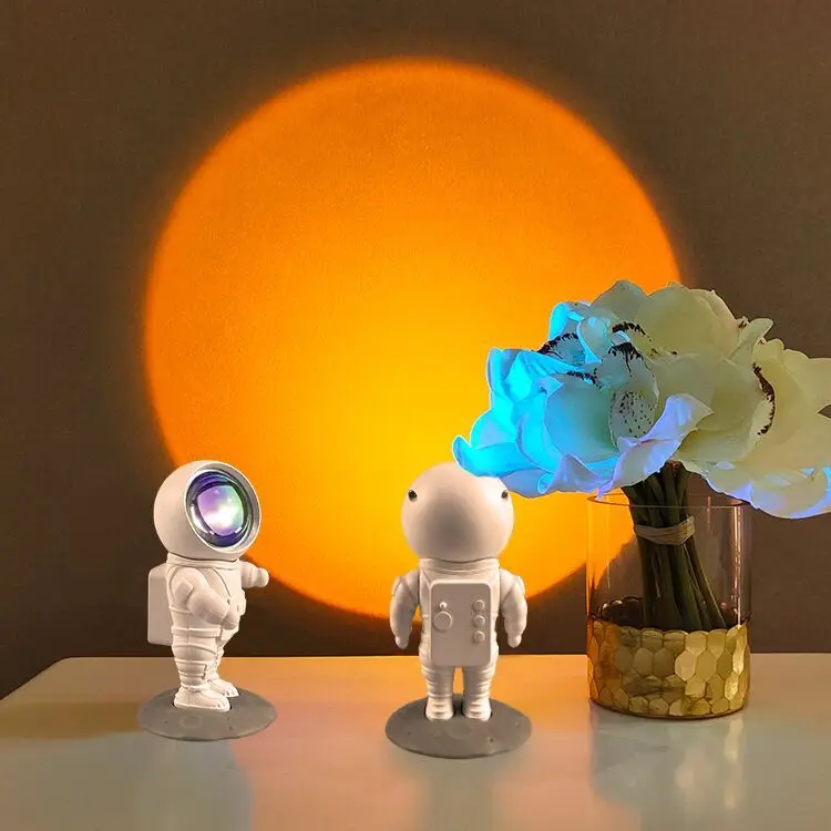 New Design LED Sunset Mini Robot Lamp 360 Degree Astronaut Night Light Sunset Projection LED Table Lamp