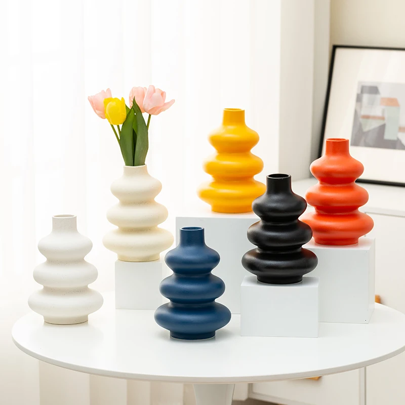 Hot Sell Nordic White Ceramic Decoration Spiral Shape Flower Vase Home Wedding Table Art Vase