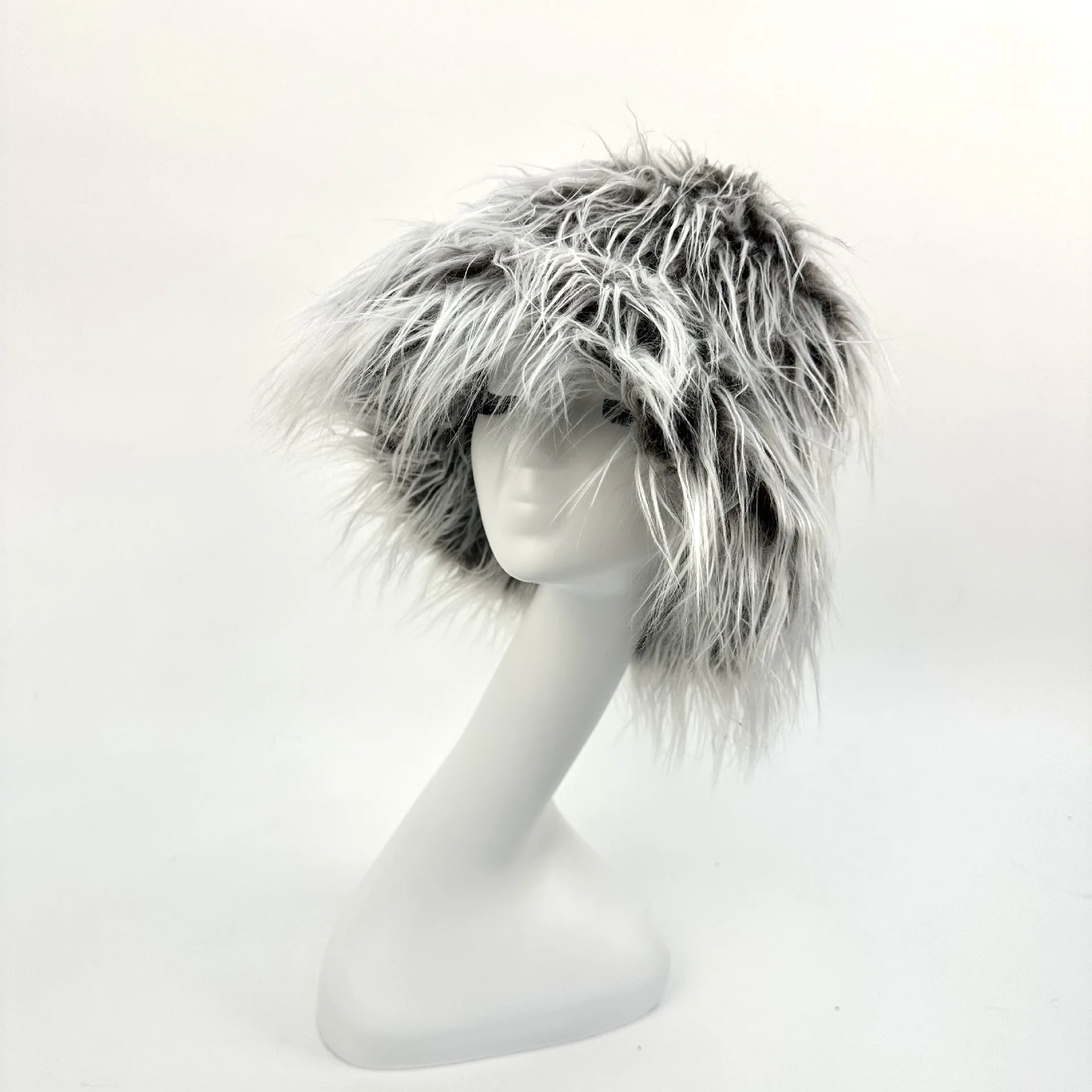 J&H 2023 trendy fuzzy buckets hats ladies y2k furry winter hats women fashion warm feather hats tops