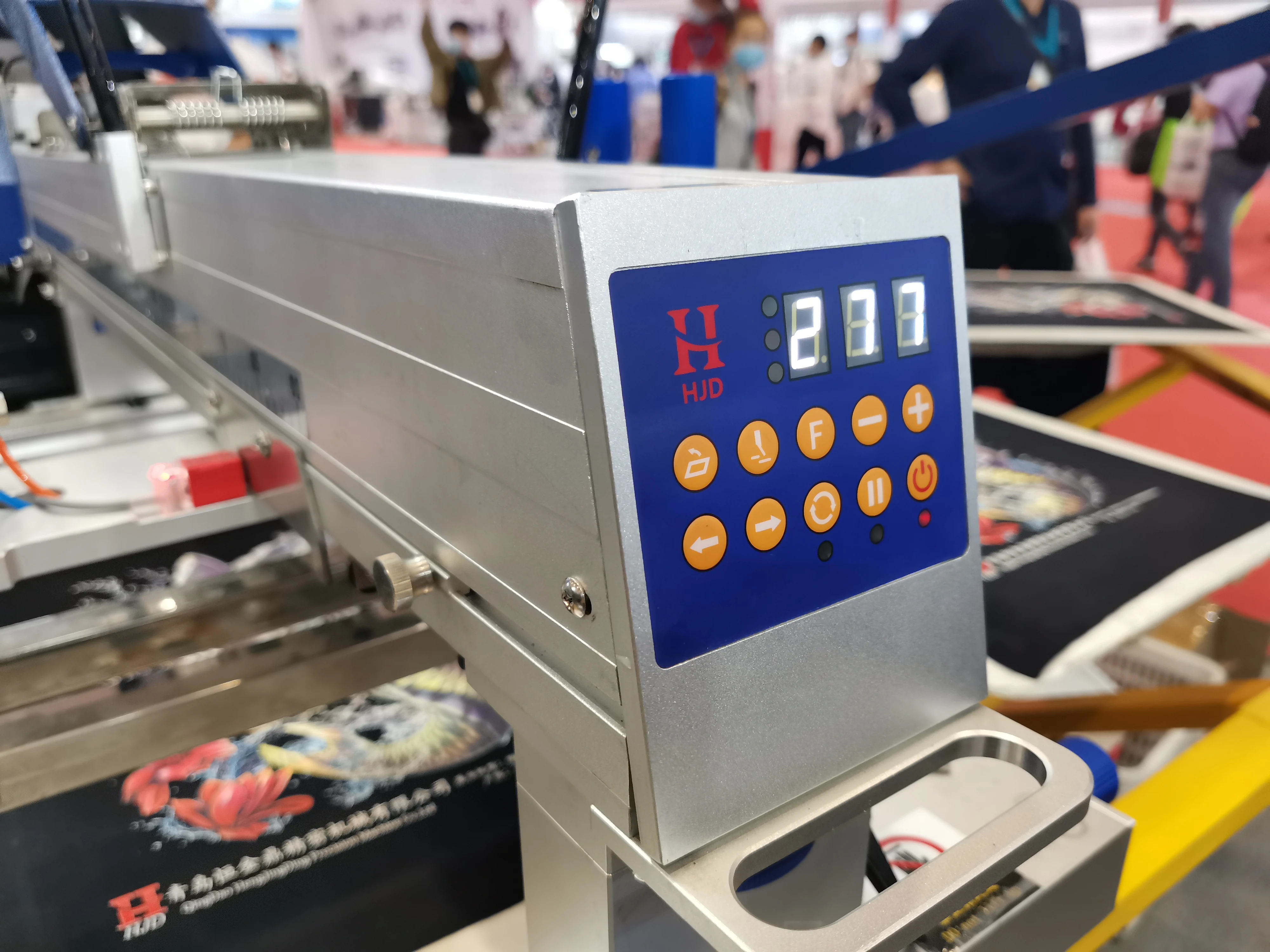 4 colors 63x86.5cm High accuracy Automatic cotton textile silk screen printing machine, suitable for different printing process