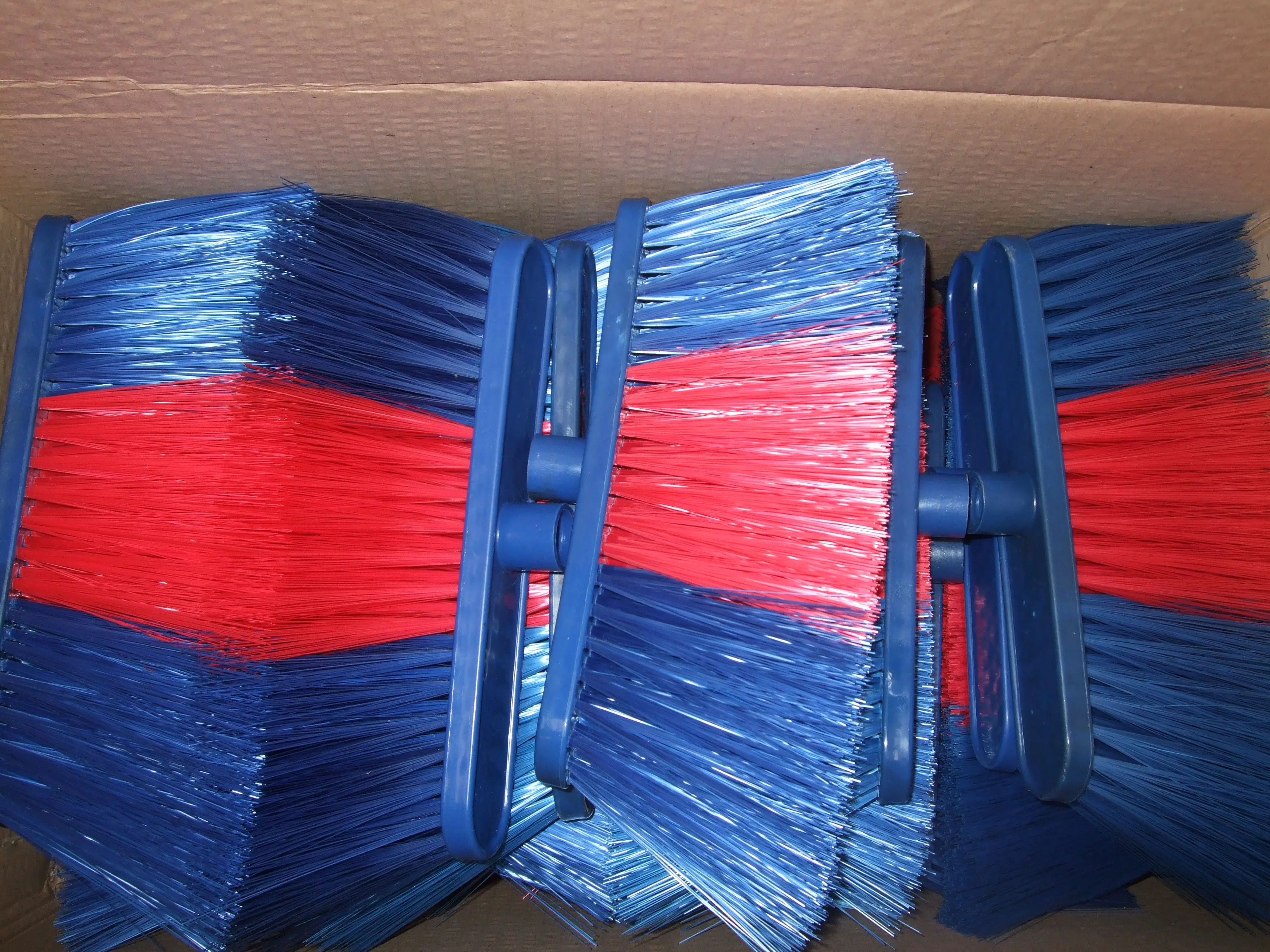 
 Прочная цветная пластиковая щетка для чистки помещений  