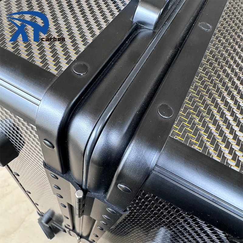 New product golden yarn High Quality Luxury Carbon Fiber Suitcase Usb Charging Port Luggage Trolly Bag With Tsa Lock