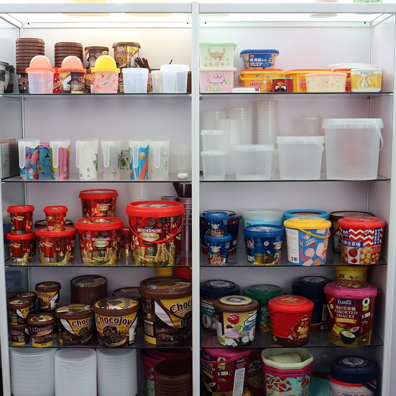 Custom round Plastic Bucket with Lid and Handle Printed Logo in Color for Candy Food Packaging for Paint and Oil Usage