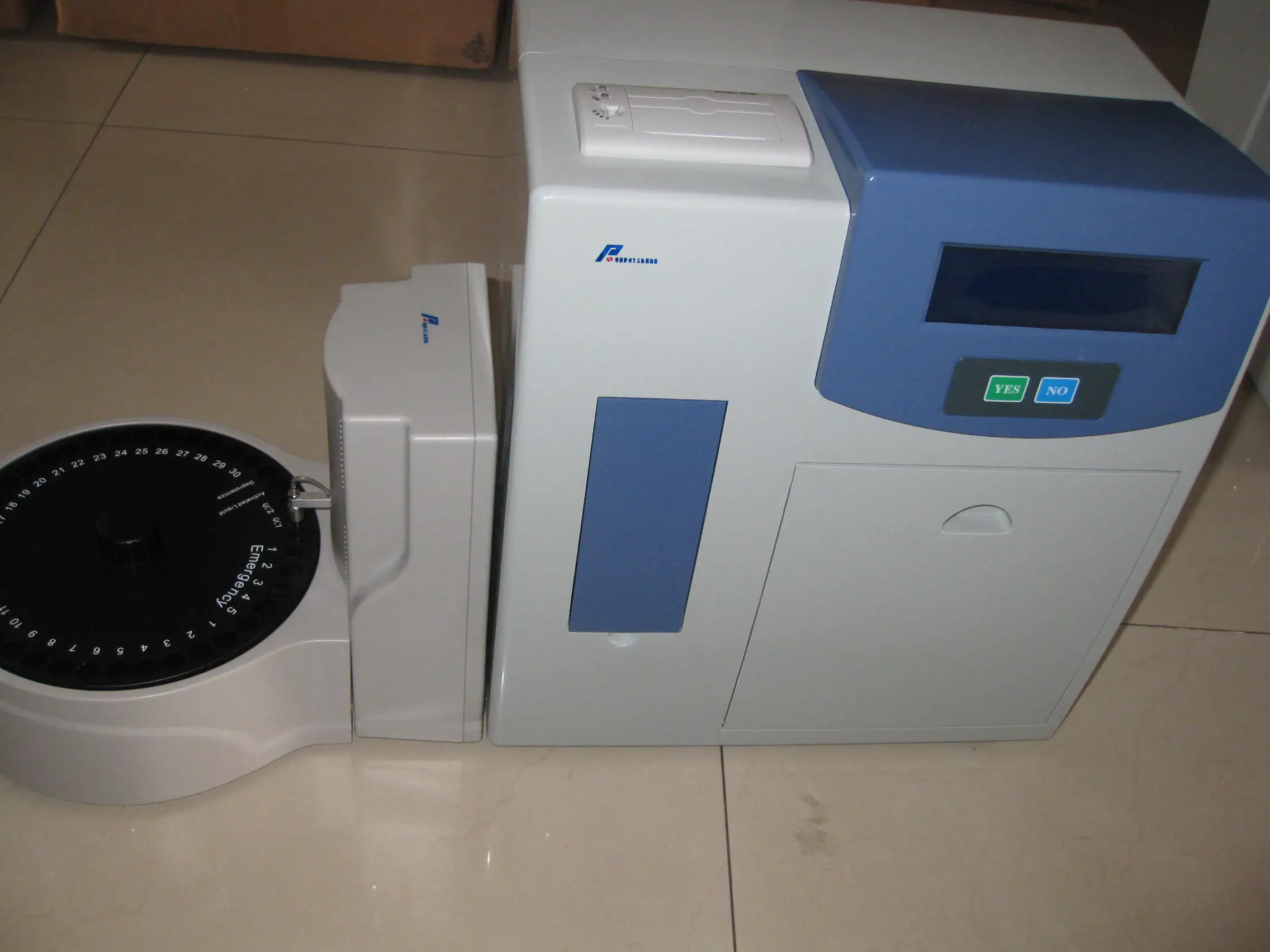 EL1100 with auto sampler.jpg