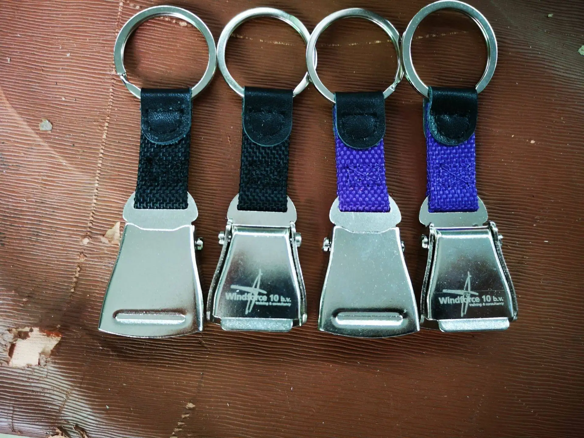 Custom wholesale aviation safety buckle mini metal airline seatbelt buckle keychain