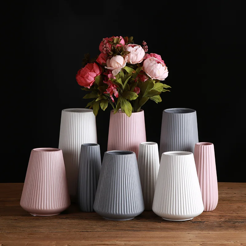 Soild Color Vertical Pattern Ceramic Vase Nordic Modern Decoration Matte Flower Vase For Desktop