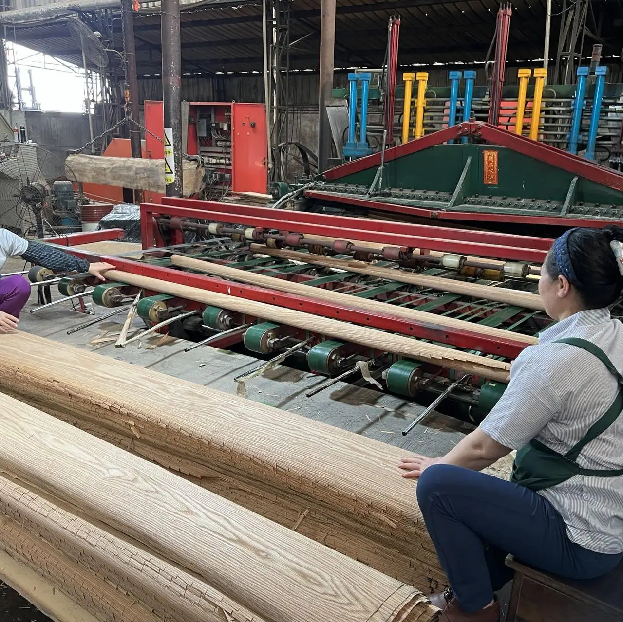 Factory price natural red oak veneer 0.5mm North American red oak veneer furniture plywood MDF decorative veneer