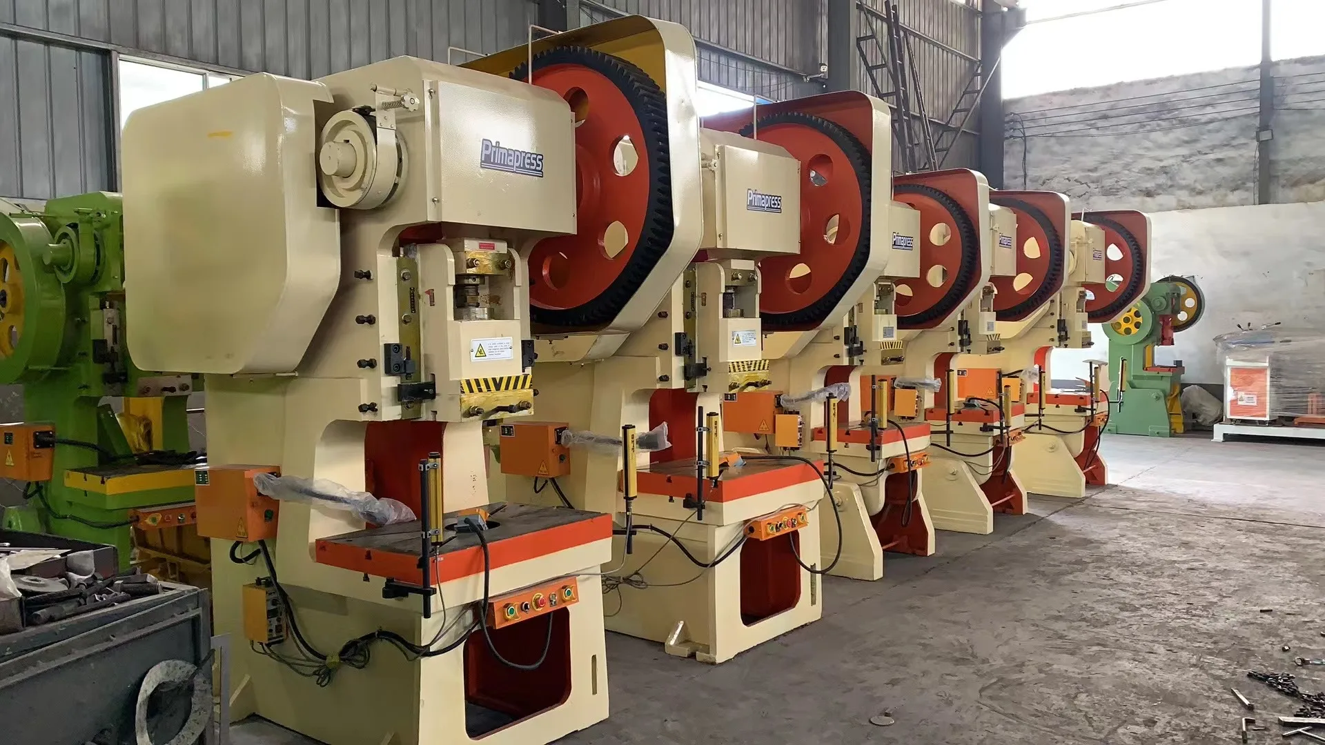 C Frame Mechanical Power Press, Eccentric Press Machine Mechanical Metal Punching Machine Green Metal Sheet Stamping 2 Years