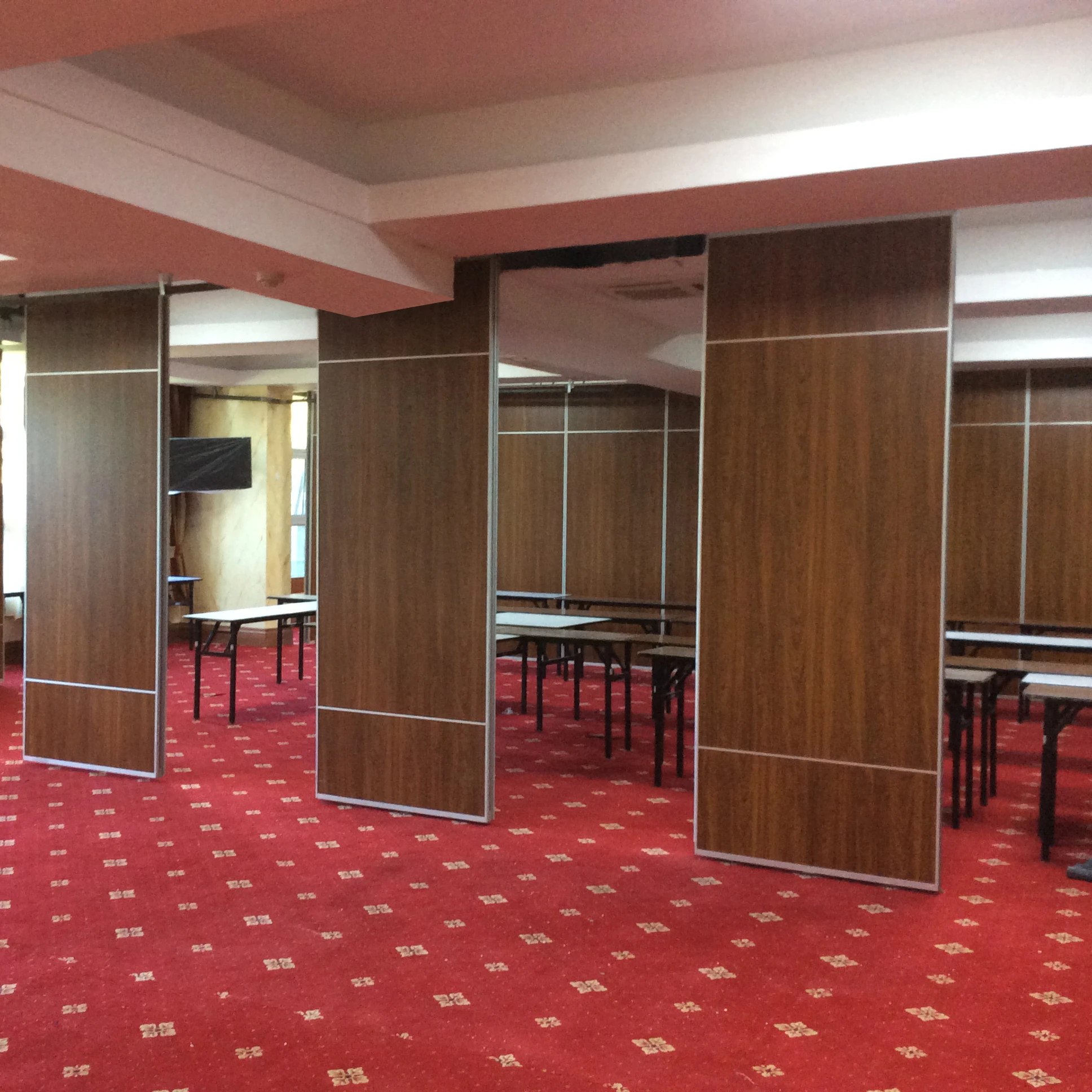 
Hotel banquet space division high aluminum partition China direct selling acoustic slidng MDF board foldable movable wall 