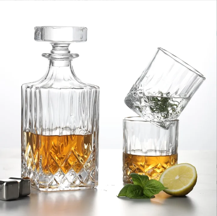 Free sample 5 pieces set whiskey decanter sets for men elegant liquor carafe with ornate solid glass stopper