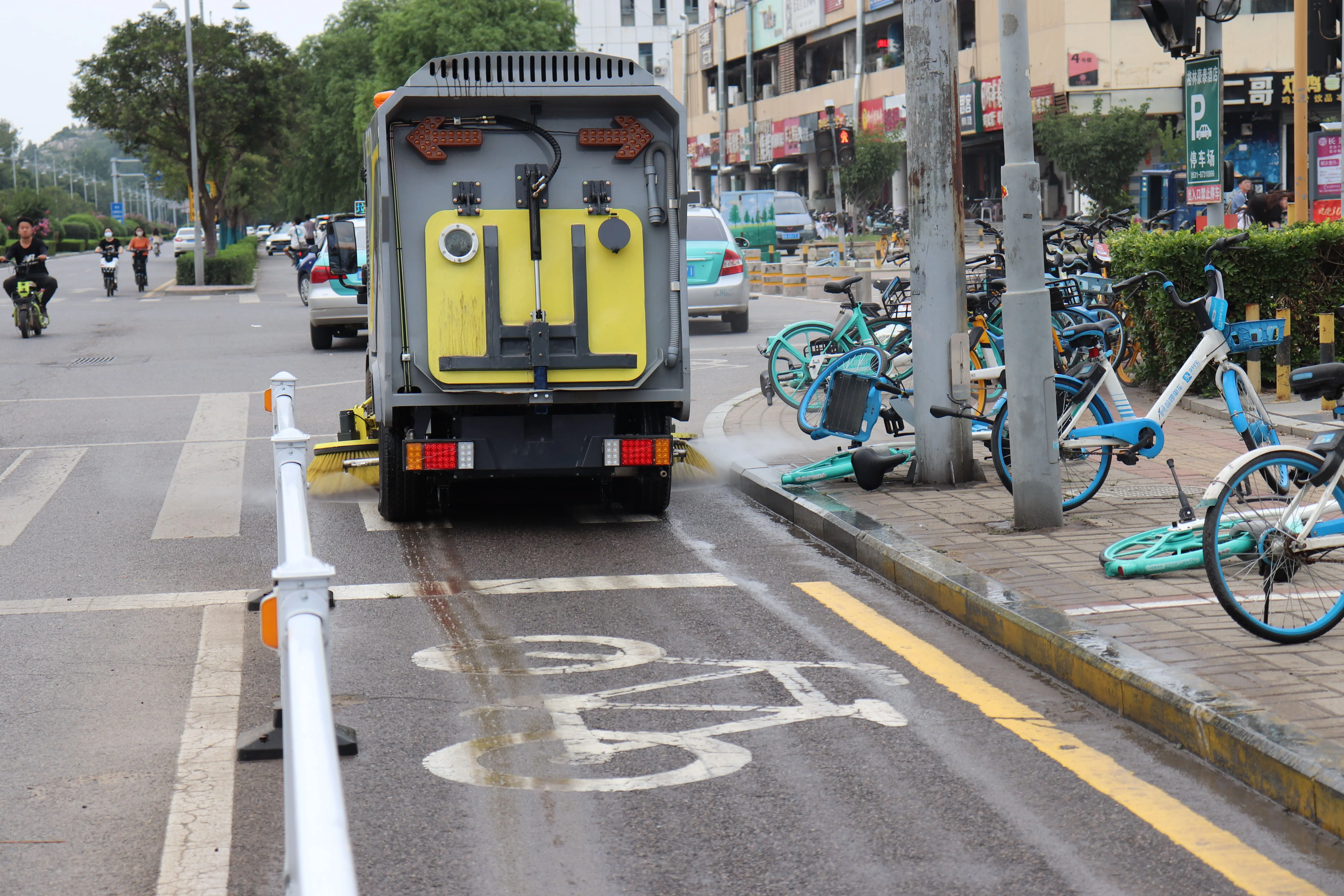 Newest Unique Design High Quality 3.5 cubic meter CS60 electric road sweeper Vehicle  park cleaner