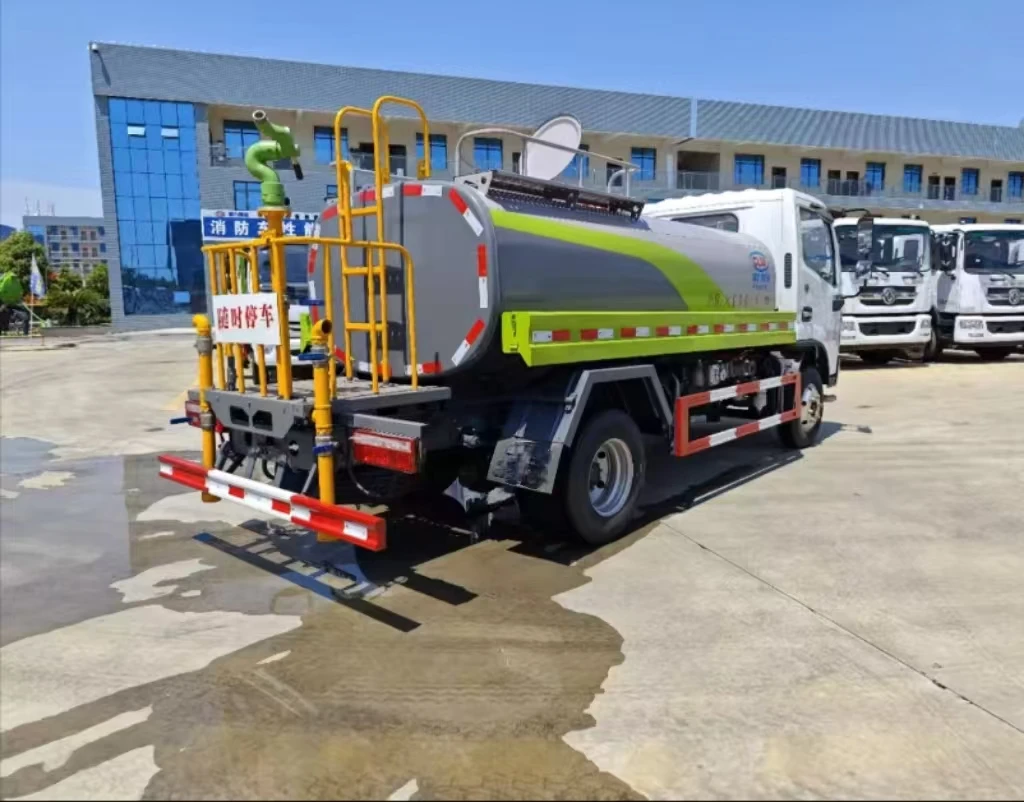 Hot Sale 4X2 Water tank Truck Liter Water Tanker HOWO Trucks 3000-5000 Gallon Tank Truck  For Sale