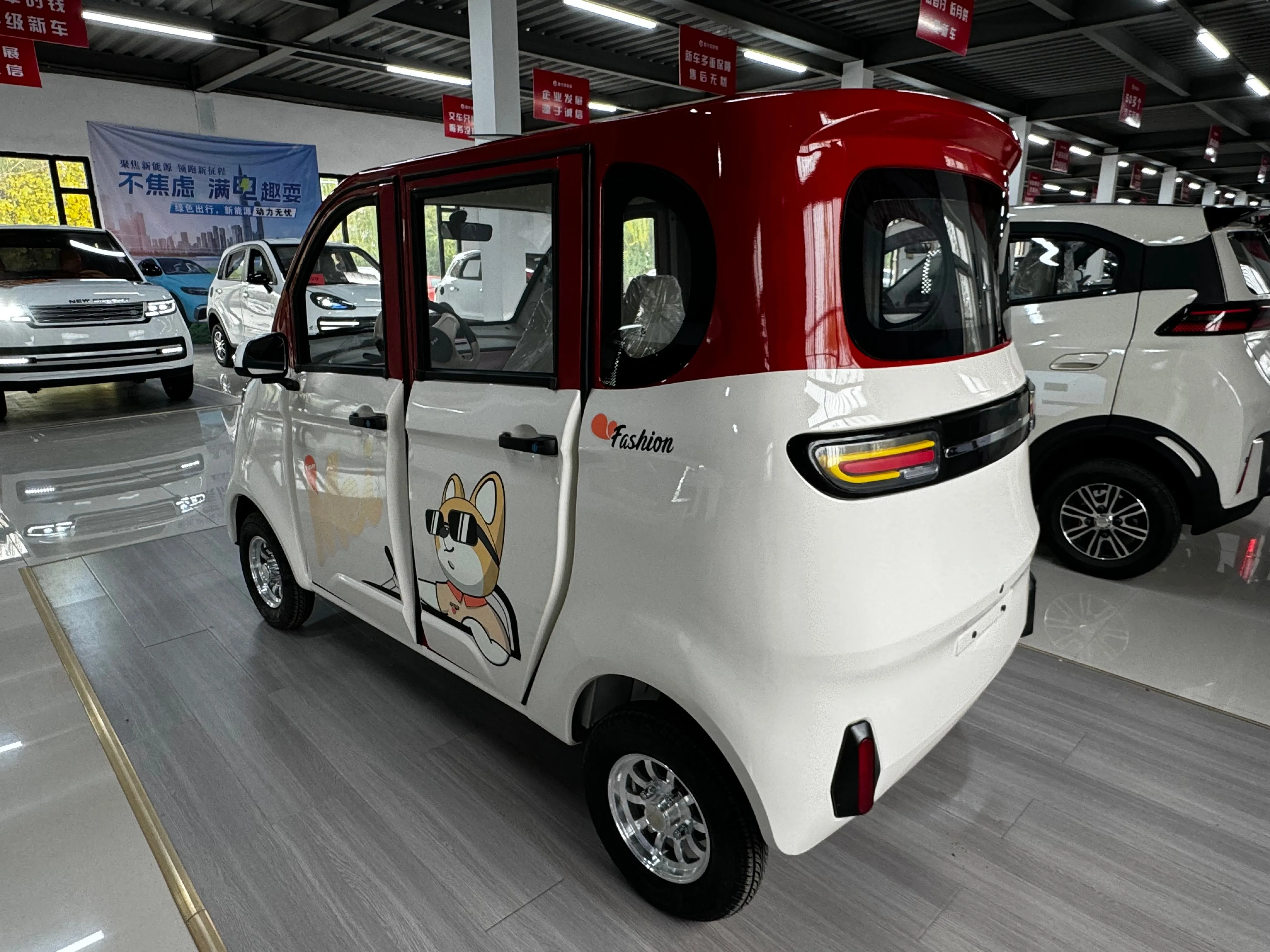 Electric Mini New Energy Vehicle Innovative Compact Car Design