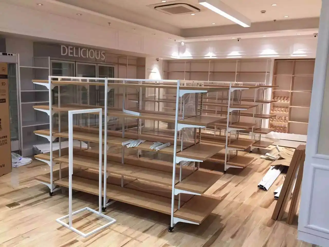 Popular Products Wooden Rack Store Display Miniso Shelves For