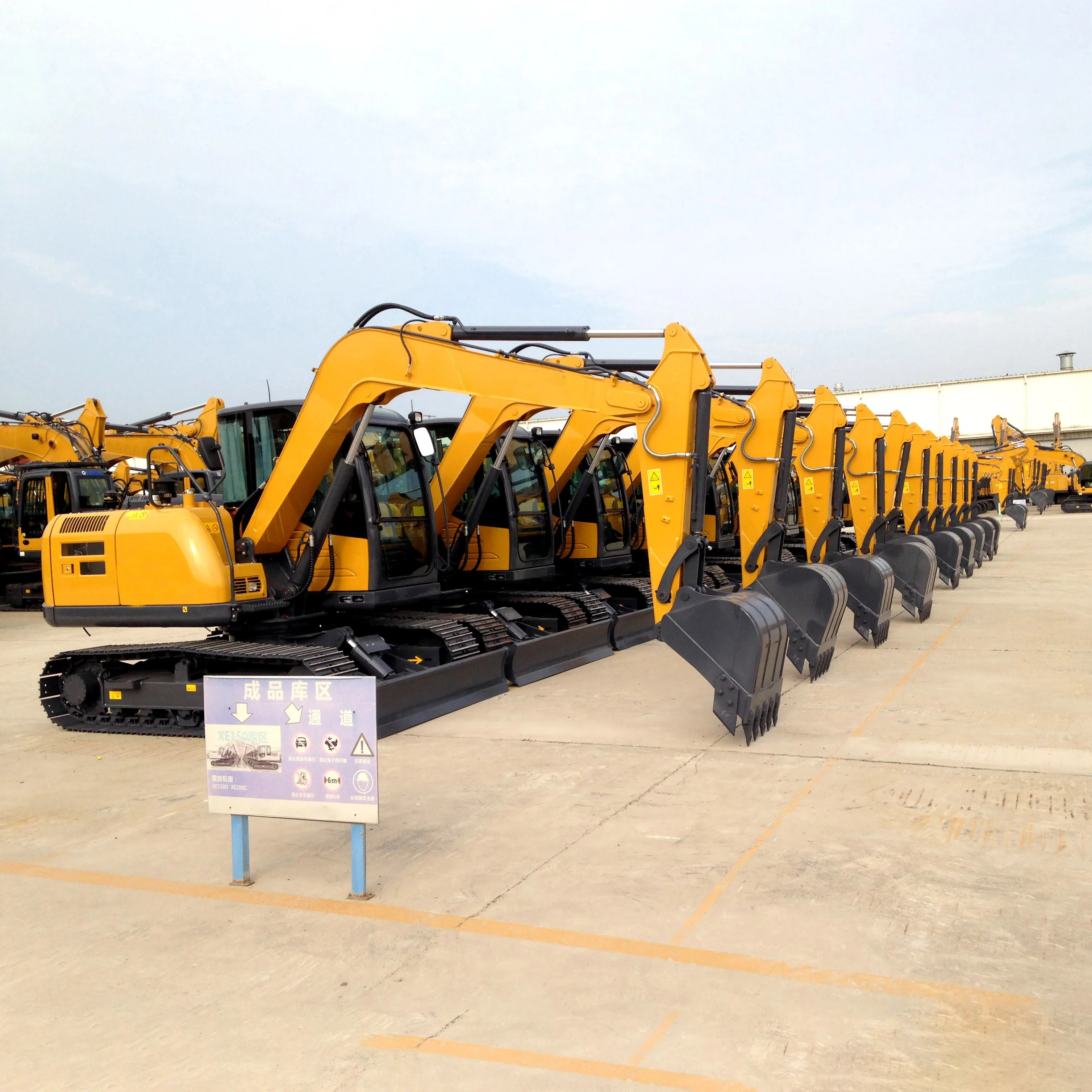 Chinese Top Brand 100% New 7.5Ton Crawler Excavator XE75D for Sale with Powerful Engine