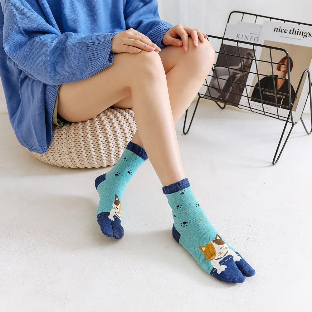 Japanese autumn and winter cartoon fancy two toes fun thermal socks with toes