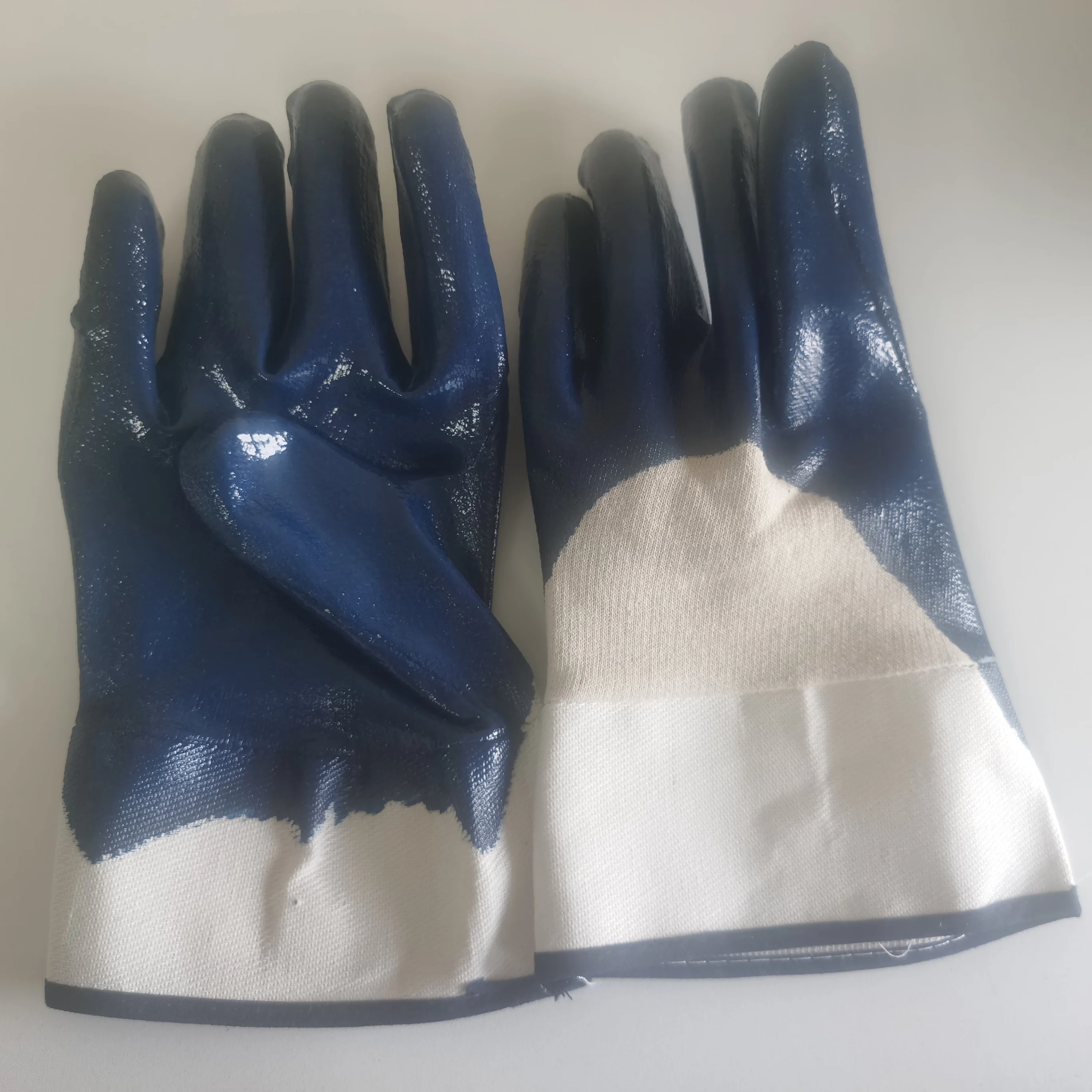 
bule nitrile coated with jersey liner smooth finish with safety cuff gloves 