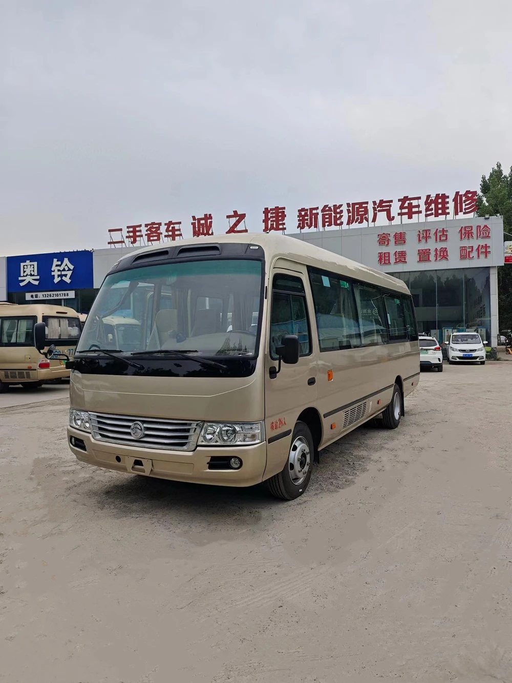 Fairly New Condition Luxury Coach Bus Sale 28 Seats Manual Diesel LHD Bus and Coach Front Engine Tours Passenger Van for Sale