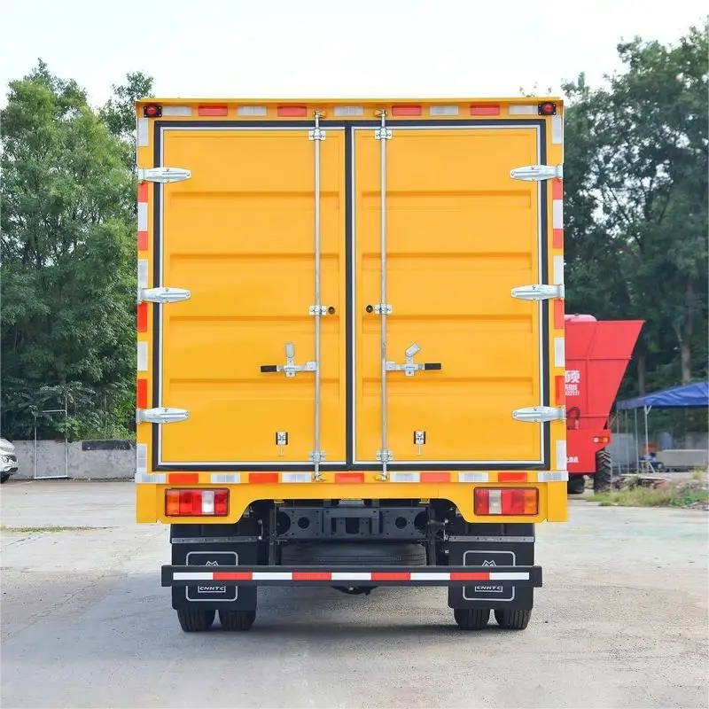 newsinotruck diesel Small howo 4X2 6wheel enclosed cargo trucks for sale