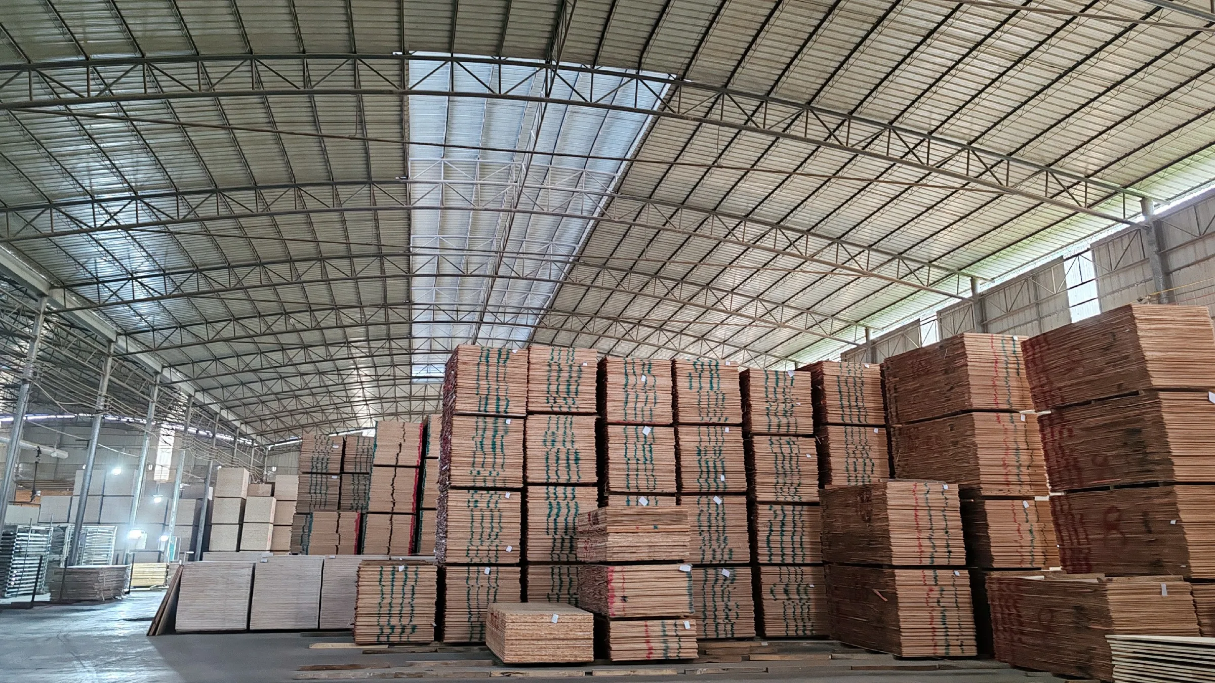 Wholesale High Quality 18mm OSB Plywood Sheets Excellent Grade Wood Commercial Wooden Hot Press Projects Flake Board Wood Osb