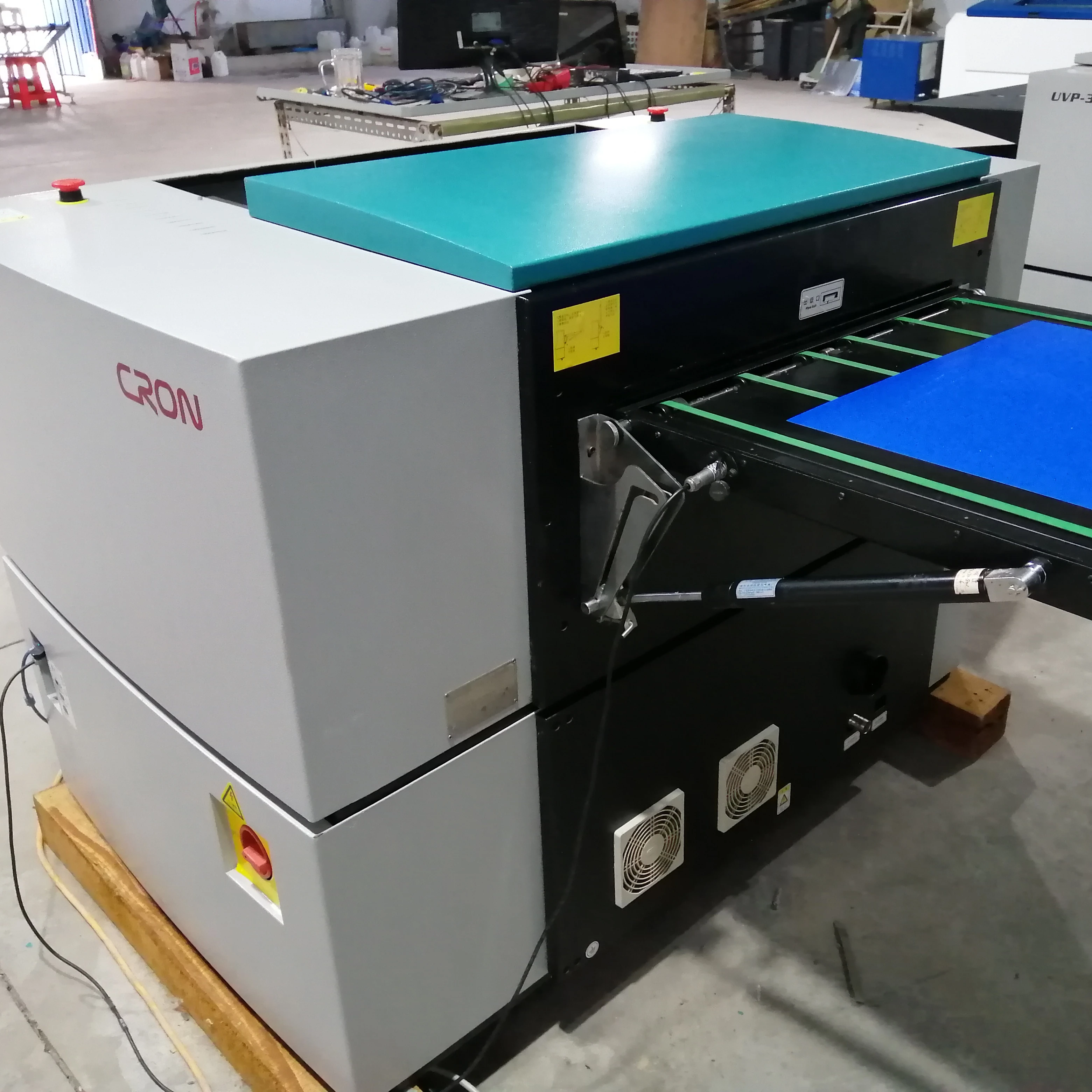  Используется компьютер UV CTP для создания пластин